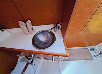 Rent a sailboat in Club Naútico de Sant Antoni de Pormany - Sun Odyssey 449