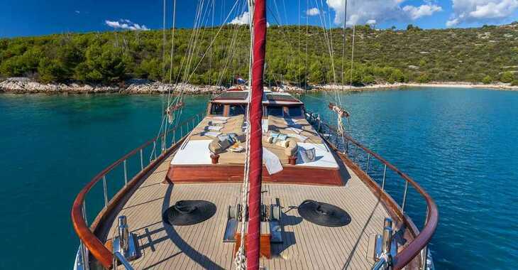 Rent a schooner in Marina Kastela - Gulet Nostra Vita