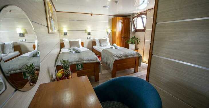 Rent a yacht in Marina Split (ACI Marina) - Motoryacht Karizma