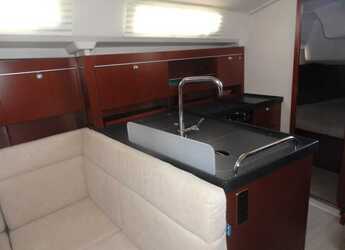 Alquilar velero en ACI Marina - Hanse 385