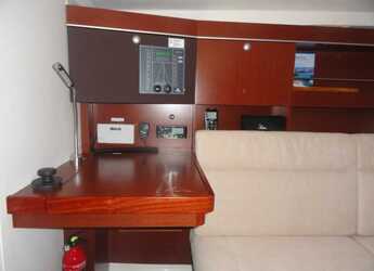 Alquilar velero en ACI Marina - Hanse 385