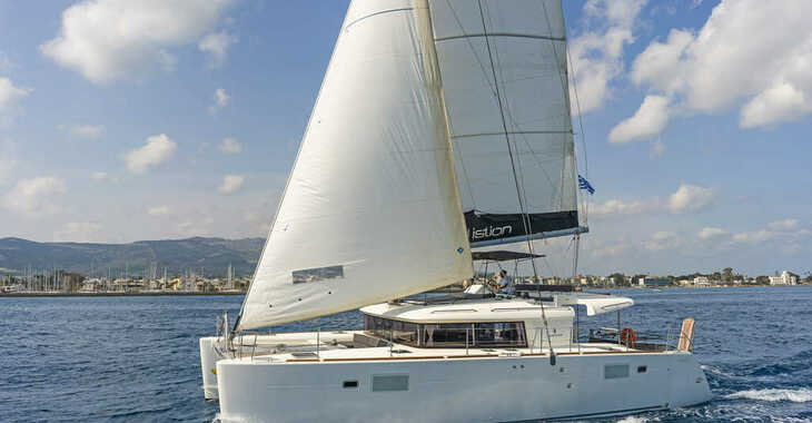 Rent a catamaran in Mykonos Marina - Lagoon 450 Fly A/C & GEN