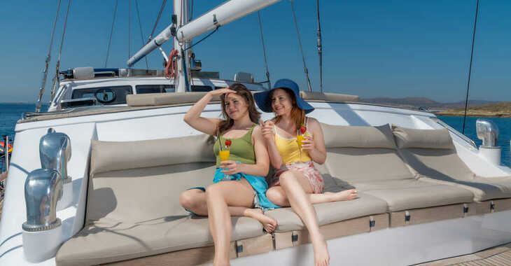 Rent a motorboat in Marina Zeas - CCYD 85