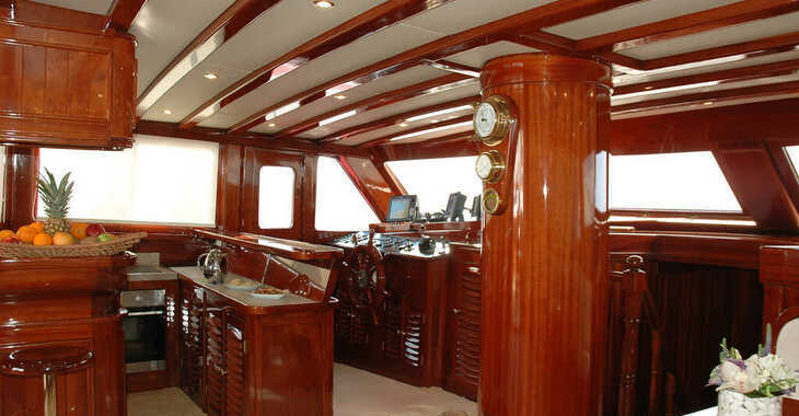 Chartern Sie motorboot in Alimos Marina - Custom Motor Sailer 124'