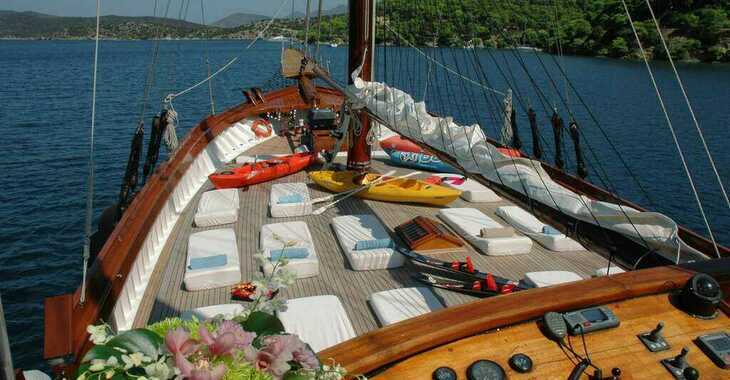 Louer bateau à moteur à Alimos Marina - Custom Motor Sailer 124'