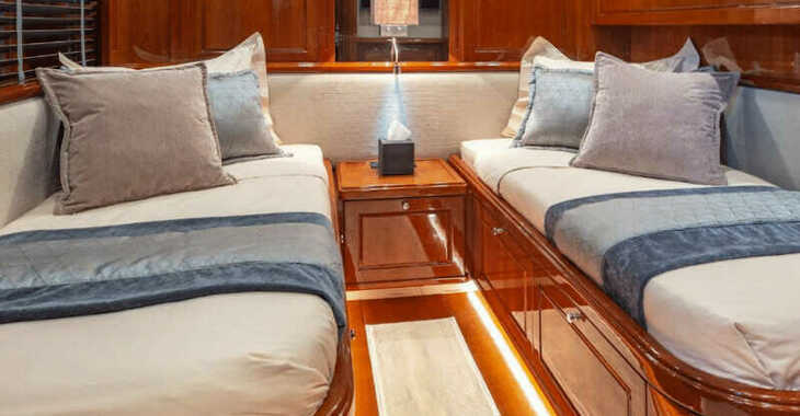 Chartern Sie yacht in Alimos Marina - Posillipo Technema 95S