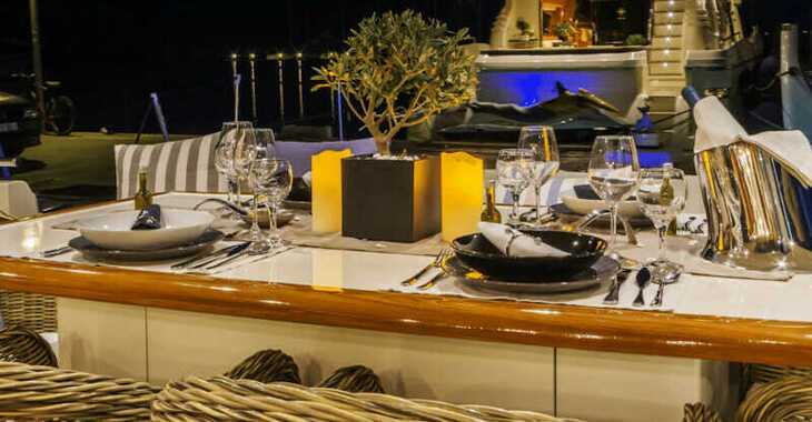 Louer yacht à Alimos Marina - Ferretti 225