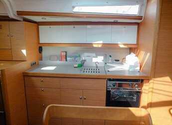 Rent a sailboat in Alimos Marina - Dufour 430
