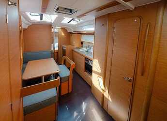 Rent a sailboat in Alimos Marina - Dufour 430