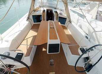 Rent a sailboat in Alimos Marina - Dufour 430