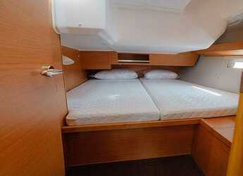 Rent a sailboat in Alimos Marina - Dufour 430