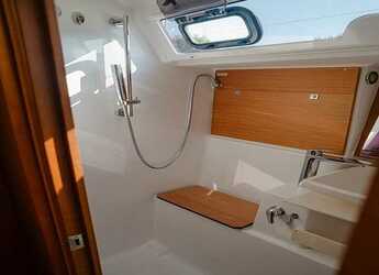 Rent a sailboat in Alimos Marina - Dufour 430