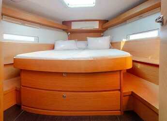 Rent a sailboat in Alimos Marina - Dufour 430