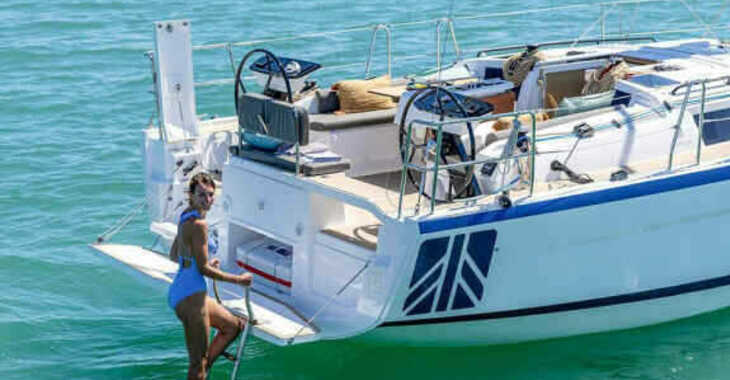 Rent a sailboat in Club Náutico Ibiza - Dufour 37