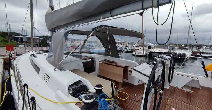 Louer voilier à Lavrion Marina - First 44