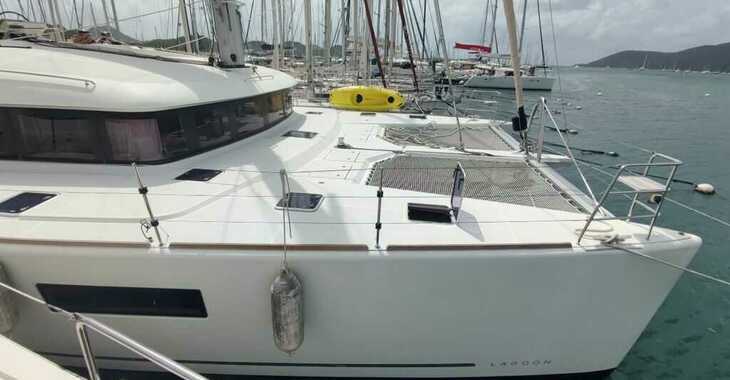Rent a catamaran in Marina Le Marin - Lagoon 620 - 6 + 2 cab.