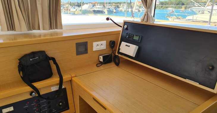 Rent a catamaran in ACI Pomer - Lagoon 400 S2 - 4 + 2 cab.