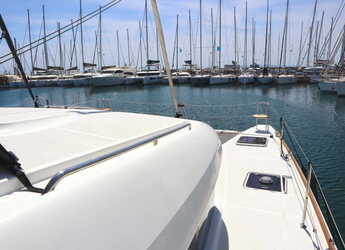 Rent a catamaran in Alimos Marina - Lagoon 40 - 3 + 2 cab