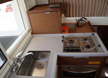 Rent a catamaran in Alimos Marina - Lagoon 40 - 3 + 2 cab