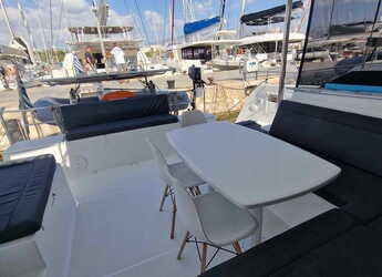 Rent a catamaran in Alimos Marina - Lagoon 40 - 4 cab.