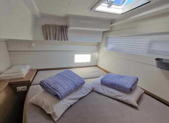 Rent a catamaran in Alimos Marina - Lagoon 40 - 4 cab.