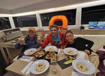 Rent a catamaran in Alimos Marina - Lagoon 40 - 4 cab.