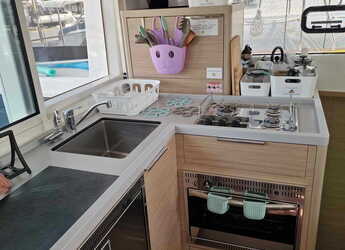 Rent a catamaran in Alimos Marina - Lagoon 40 - 4 cab.