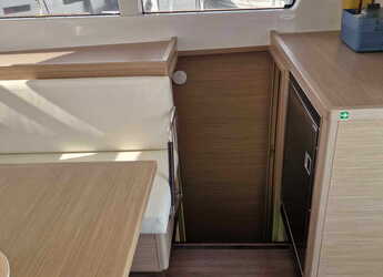Rent a catamaran in Alimos Marina - Lagoon 40 - 4 cab.