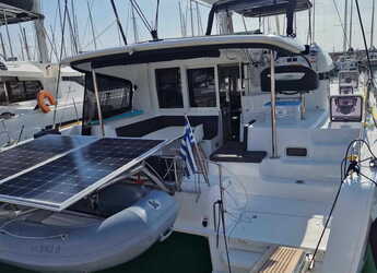 Rent a catamaran in Alimos Marina - Lagoon 40 - 4 cab.