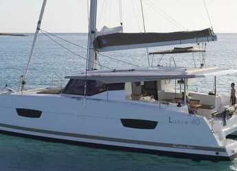Rent a catamaran in Marina di Portisco - Fountaine Pajot Lucia 40