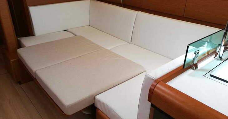Chartern Sie segelboot in Pontile La Rosa dei Venti - Sun Odyssey 449