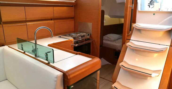 Chartern Sie segelboot in Pontile La Rosa dei Venti - Sun Odyssey 449