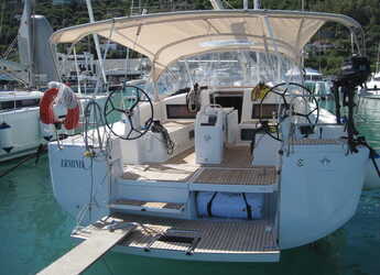 Chartern Sie segelboot in Porto Capo d'Orlando Marina - Sun Odyssey 440