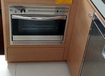 Noleggiare catamaran in Marina Gouvia - Excess 11 - 4 + 1 + 1 cab.