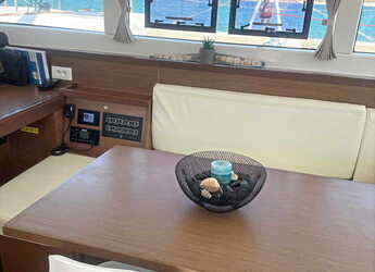 Rent a catamaran in Alimos Marina - Lagoon 40 - 4 + 2 cab