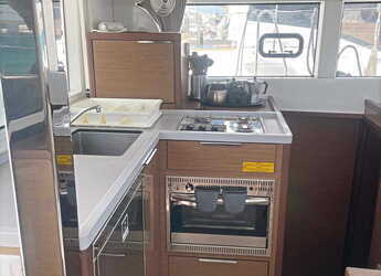 Rent a catamaran in Alimos Marina - Lagoon 40 - 4 + 2 cab