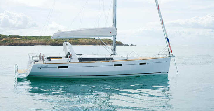 Rent a sailboat in Alimos Marina - Oceanis 45 - 3 cab.