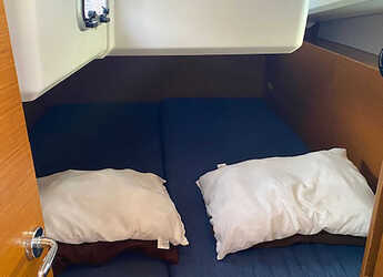 Rent a sailboat in Paros Marina - Sun Odyssey 440