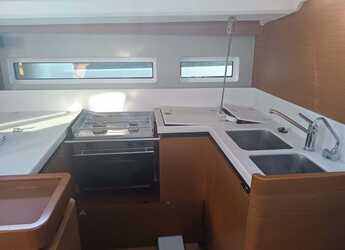 Rent a sailboat in Mykonos Marina - Sun Odyssey 440