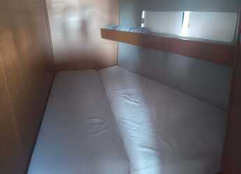 Rent a sailboat in Mykonos Marina - Sun Odyssey 440