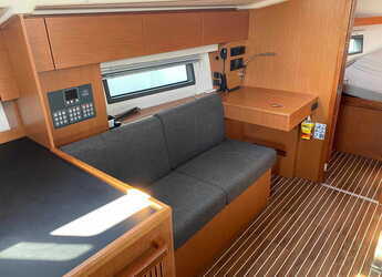 Chartern Sie segelboot in Volos - Bavaria C42