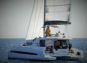 Rent a catamaran in Marina di Portisco - Bali 4.3 - 4 + 2 cab.