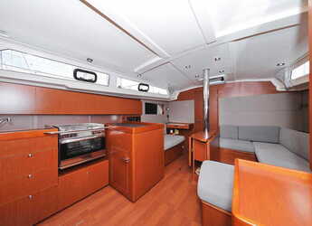 Noleggiare sailboat in Marina Tankerkomerc - Oceanis 41.1