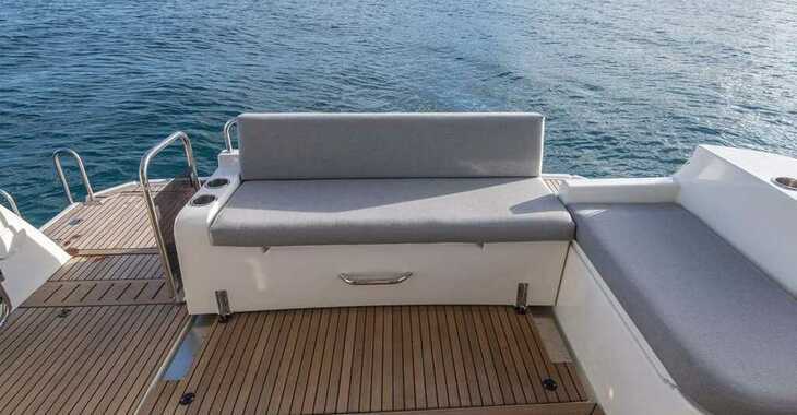 Rent a motorboat in Veruda - Swift Trawler 41 Fly