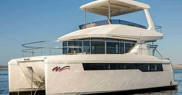 Rent a motorboat in Tradewinds - Moorings 403 PC