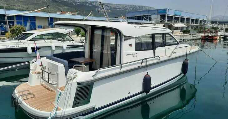 Rent a motorboat in Marina Kastela - Nimbus 305 Coupe