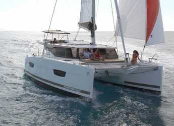 Rent a catamaran in Palm Cay Marina - Fountaine Pajot Lucia 40 - 3 cab.