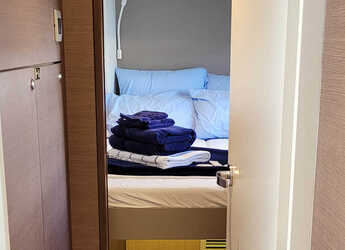 Rent a catamaran in Nanny Cay - Bali 4.2 - 4 + 1 cab.