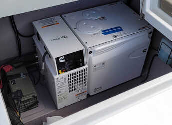 Rent a catamaran in Nanny Cay - Bali 4.2 - 4 + 1 cab.