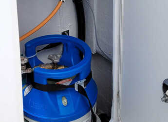 Rent a catamaran in Nanny Cay - Bali 4.2 - 4 + 1 cab.